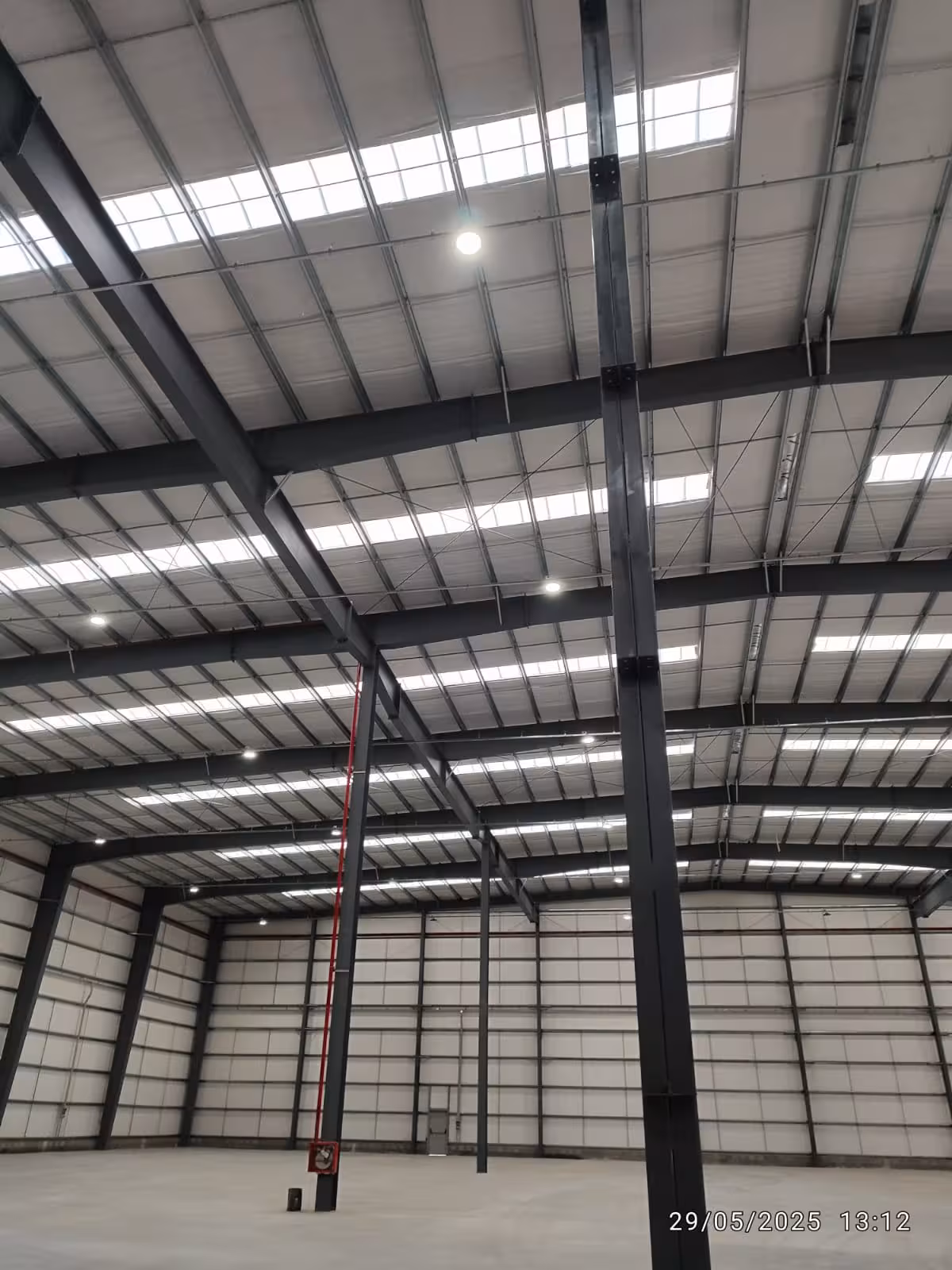 Detalle de cubierta y cerramientos en Spegazzini